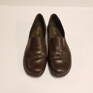 Clarks dark brown BlackBerry loafers, size 8.5M